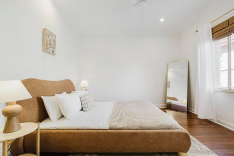 Salmon Calm - Trendy Velvet Allure By Albert Park - Tweed Heads Accommodation 0