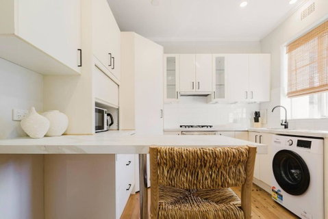 Salmon Calm - Trendy Velvet Allure By Albert Park - Tweed Heads Accommodation 1
