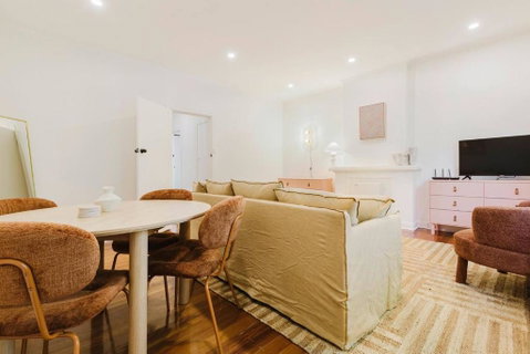 Salmon Calm - Trendy Velvet Allure By Albert Park - Tweed Heads Accommodation 3