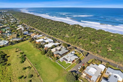 SALTWATER HOUSE - Opposite The Beach And Views Over The Lake! - Tweed Heads Accommodation 0