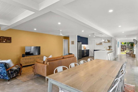 Salty Crab Bungalow - Tweed Heads Accommodation 2