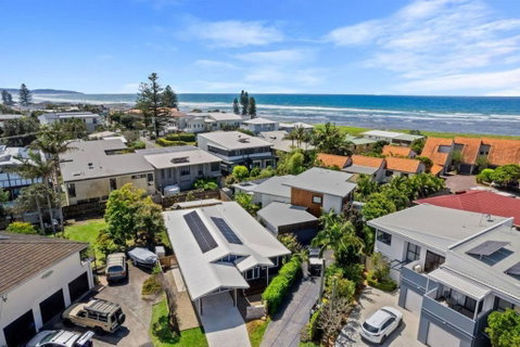 Salty Crab Bungalow - Tweed Heads Accommodation 3