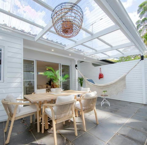 SALTY SNOOZE - Your Coastal Holiday House - Tweed Heads Accommodation 0