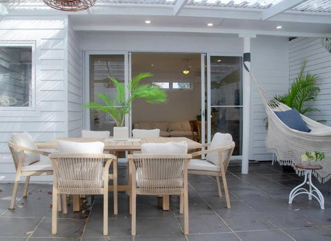 SALTY SNOOZE - Your Coastal Holiday House - Tweed Heads Accommodation 1