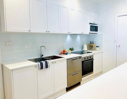 SALTY SNOOZE - Your Coastal Holiday House - Tweed Heads Accommodation 2