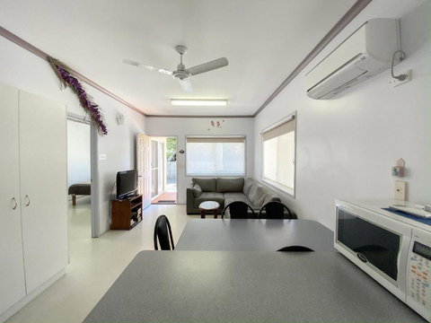 San Marco Villa 4 - Burrum Heads- Beachfront- 2BR - Pool- Aircon - Tweed Heads Accommodation 3