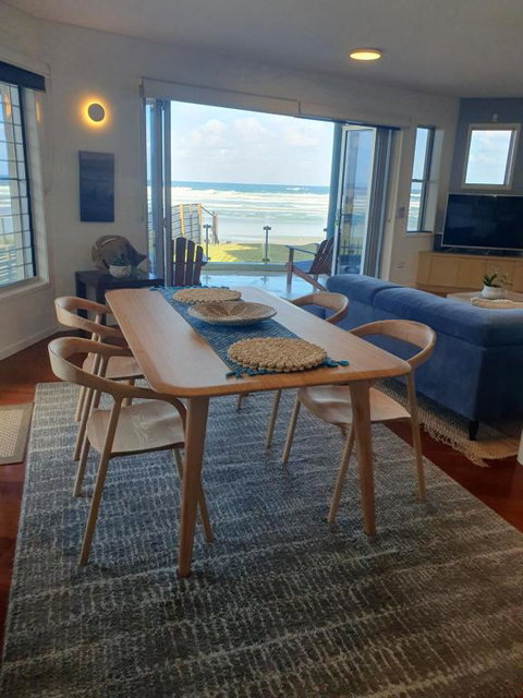 Sanbah-Surf, Views, Beach - Tweed Heads Accommodation 2