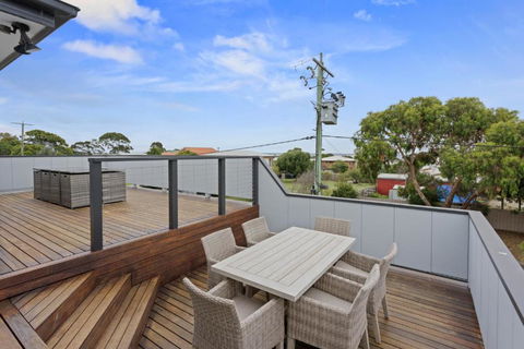 Sanctuary Lodge By Ready Set Stay - BYO LINEN & TOWELS - Tweed Heads Accommodation 3