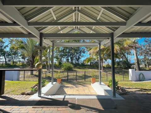Sand N Sea - Burrum Heads- Beachfront- 4BR- Aircon -Pets Welcome - Tweed Heads Accommodation 1