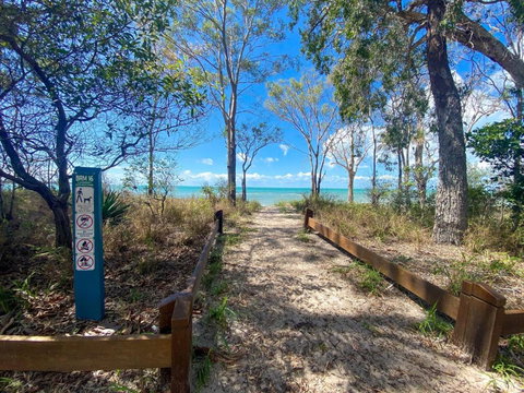 Sand N Sea - Burrum Heads- Beachfront- 4BR- Aircon -Pets Welcome - Tweed Heads Accommodation 2