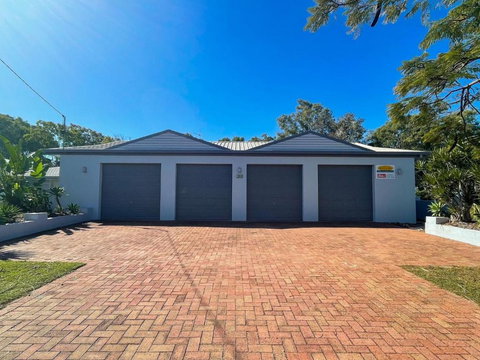 Sand N Sea - Burrum Heads- Beachfront- 4BR- Aircon -Pets Welcome - Tweed Heads Accommodation 3