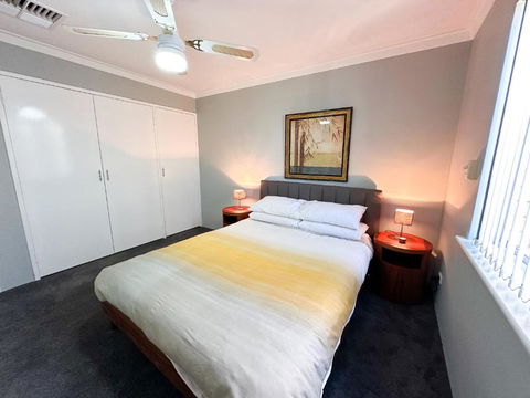 Rockingham Palace - Tweed Heads Accommodation 0