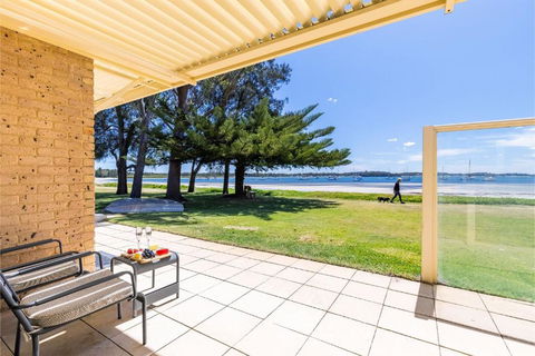 Sandy Beach House Corlette Unit 1 Waterfront WI-FI Aircon - Tweed Heads Accommodation 2