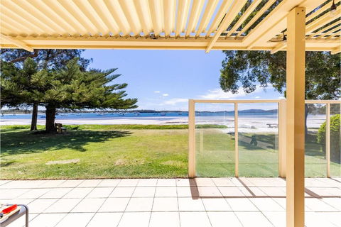 Sandy Beach House Corlette Unit 1 Waterfront WI-FI Aircon - Tweed Heads Accommodation 1