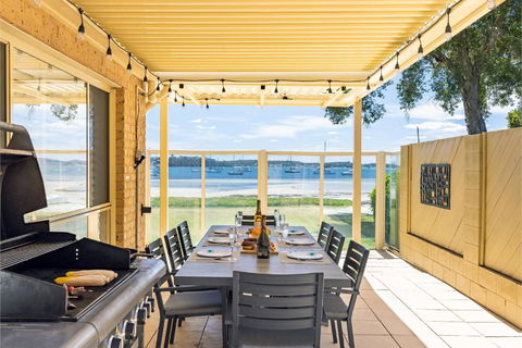 Sandy Beach House Corlette Unit 1 Waterfront WI-FI Aircon - Tweed Heads Accommodation 3