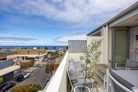 Sandy@Village - Newly Renovated + Bay Views - Tweed Heads Accommodation 0