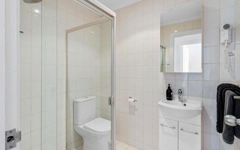 SEA BREEZE @ Smugglers Inn - Tweed Heads Accommodation 2
