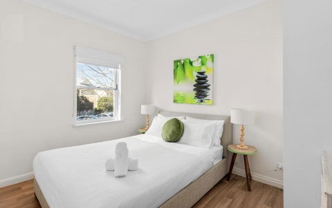 SEA BREEZE @ Smugglers Inn - Tweed Heads Accommodation 0