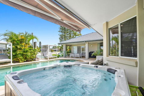 SEACLUSION 5 Bed Waterfront, Sleeps 12 - Tweed Heads Accommodation 3
