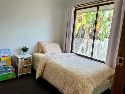 Stay Next To Train Station! Melbourne CBD 12 Km! - Tweed Heads Accommodation 3