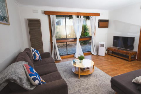 Stay Next To Train Station! Melbourne CBD 12 Km! - Tweed Heads Accommodation 0