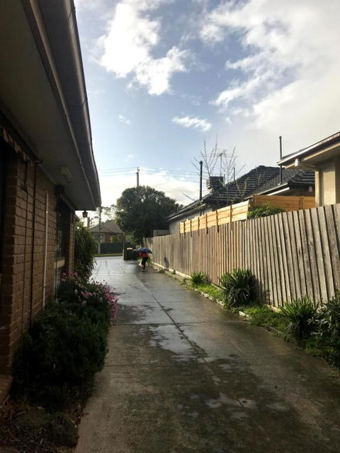 Stay Next To Train Station! Melbourne CBD 12 Km! - Tweed Heads Accommodation 1