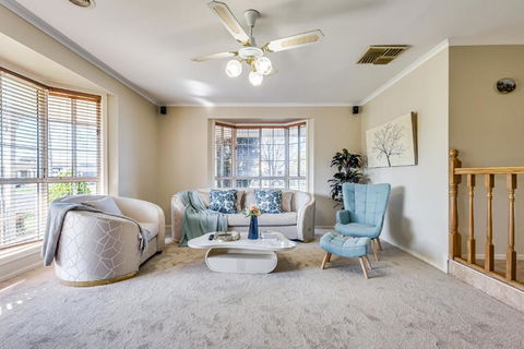 StayAU Tranquil 4BR Lakeside Retreat In Seabrook - Tweed Heads Accommodation 1