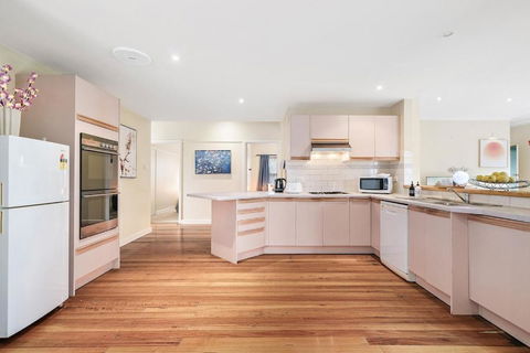 Stunning Family Home The Heart Of Box Hill North - Tweed Heads Accommodation 3