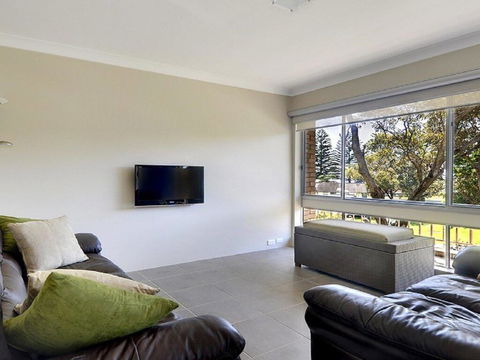 Beachside Getaway - 150m To Beach - Tweed Heads Accommodation 1