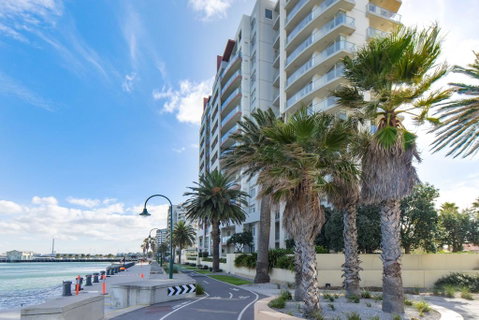 Beachside Port Melbourne - Tweed Heads Accommodation 0
