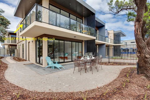 Beautiful Beachfront Apartment At Capel Sound - Tweed Heads Accommodation 2