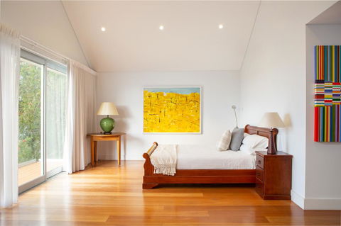 Beautiful Renovated Home With Water Views And Yard - Tweed Heads Accommodation 2