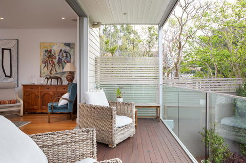 Beautiful Renovated Home With Water Views And Yard - Tweed Heads Accommodation 1