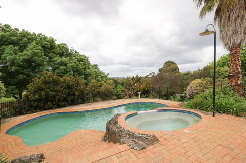 Beautiful Resort Retreat Villa In The Yarra Valley - Entertainer's Delight - Tweed Heads Accommodation 3