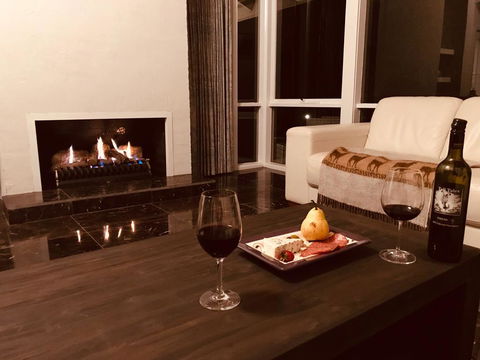 Beautiful Resort Retreat Villa In The Yarra Valley - Entertainer's Delight - Tweed Heads Accommodation 1