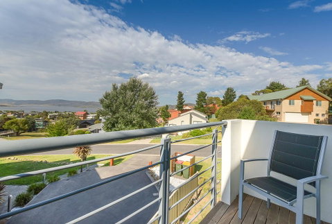 Beloka Close - Modern, Spacious, And Pet Friendly Accommodation - Tweed Heads Accommodation 0