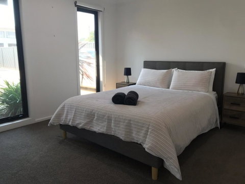 Ben's Place - Modern & Convenient - Tweed Heads Accommodation 2