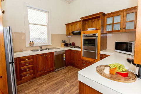 Best Central House - SLEEPS 11 !! - Tweed Heads Accommodation 2