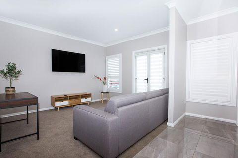 Best Central Wagga Townhouse - Tweed Heads Accommodation 2