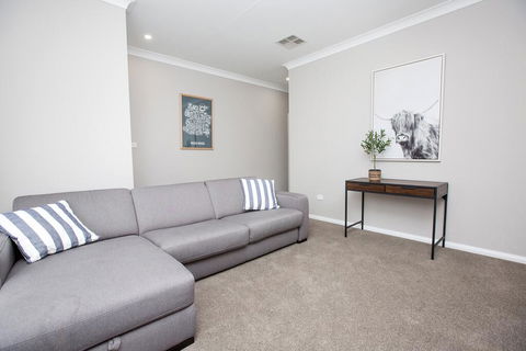 Best Central Wagga Townhouse - Tweed Heads Accommodation 3
