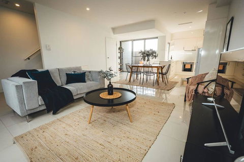 Blue Gum On First Ave - CBD Fringe, WiFi, Netflix - Tweed Heads Accommodation 1