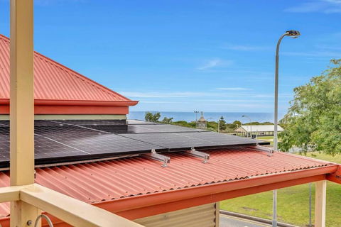 The Seaside Loft - A Breezy Beachside Lifestyle - Tweed Heads Accommodation 3