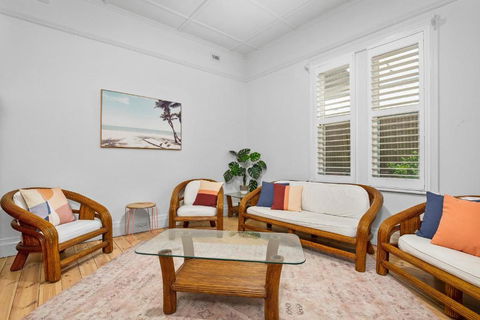 Wanderlust Cottage Grange - Tweed Heads Accommodation 0