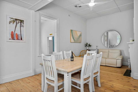 Wanderlust Cottage Grange - Tweed Heads Accommodation 3