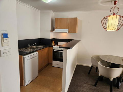 Water View. 1bedroom Sleeps 2. WI-FI, Wash Machine - Tweed Heads Accommodation 1