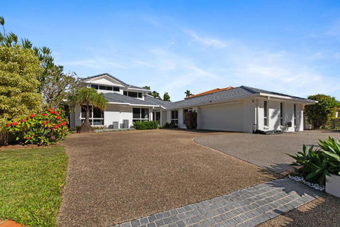 Westlake Getaway - Relaxing Pool & Golf Links - Tweed Heads Accommodation 1