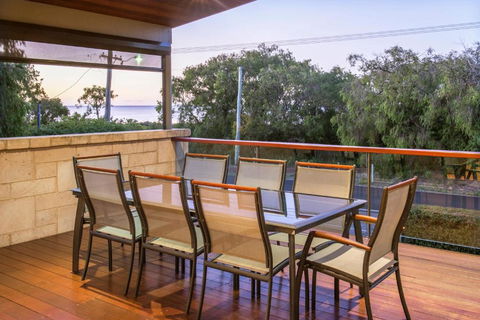 XYZ Holiday Home - Tweed Heads Accommodation 3