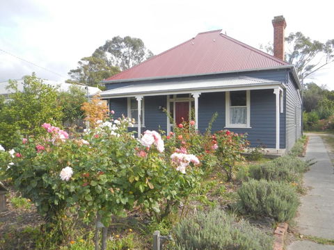 Yarram Cottage: Art And Accommodation - Tweed Heads Accommodation 0