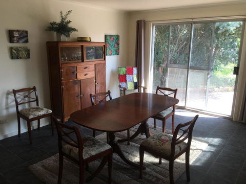 Yarram Cottage: Art And Accommodation - Tweed Heads Accommodation 3