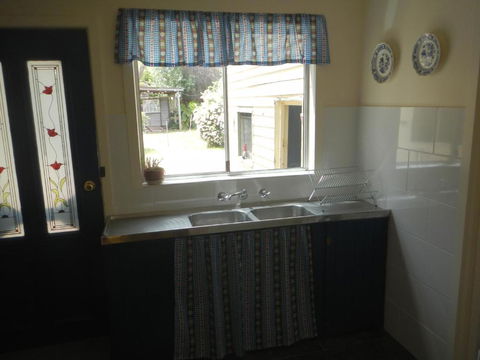 Yarram Cottage: Art And Accommodation - Tweed Heads Accommodation 2